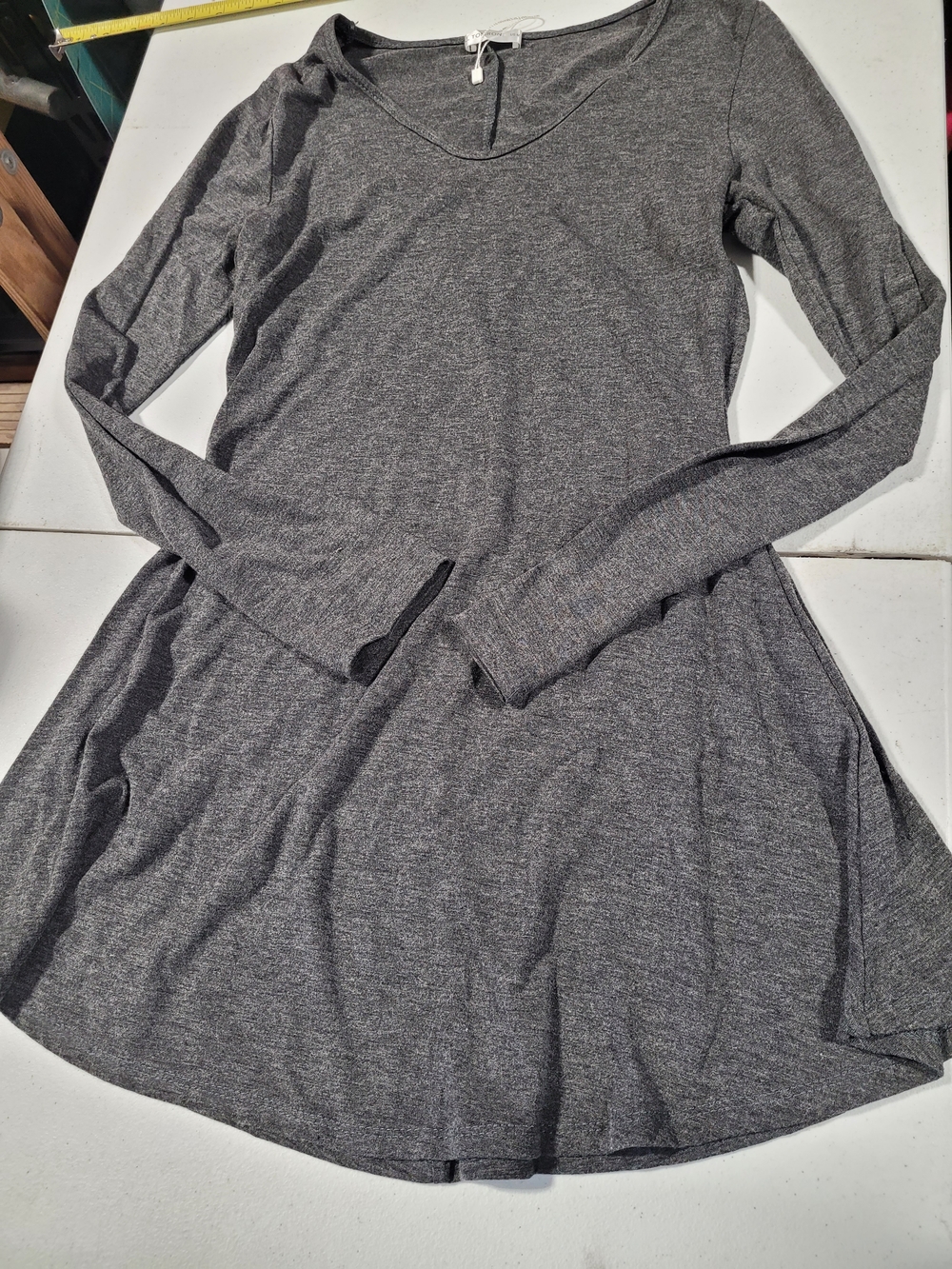 Long-Sleeve Scoop Neck Tunic Top in Heather Gray